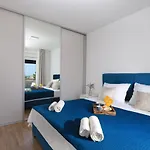 Bonaca With Terrace, Barbecue And Private Parking Daire Kastela