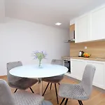 Bonaca With Terrace, Barbecue And Private Parking