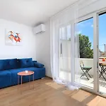 Bonaca With Terrace, Barbecue And Private Parking