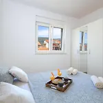 Bonaca With Terrace, Barbecue And Private Parking