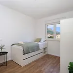 Bonaca With Terrace, Barbecue And Private Parking Daire Kastela