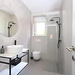 Bonaca With Terrace, Barbecue And Private Parking Kastela