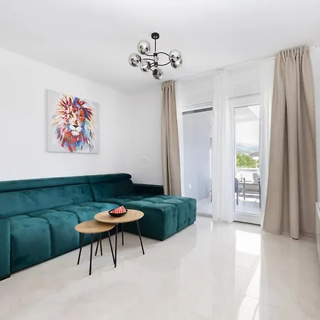 Bonaca With Terrace, Barbecue And Private Parking Apartamento Kaštela