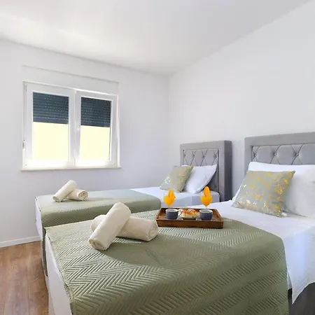 Bonaca With Terrace, Barbecue And Private Parking Apartamento Kaštela