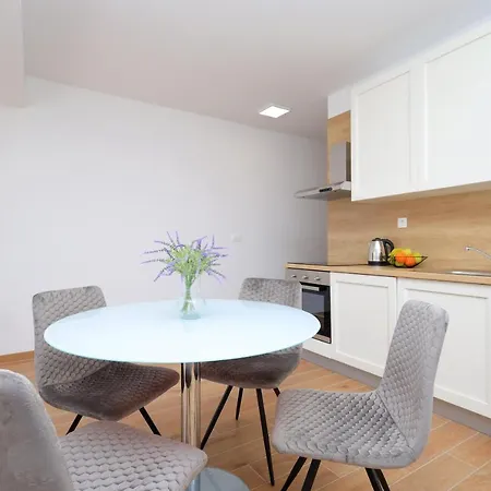 Bonaca With Terrace, Barbecue And Private Parking