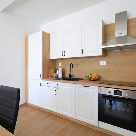 Apartamento Bonaca With Terrace, Barbecue And Private Parking Kaštela