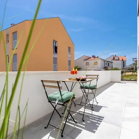 Apartamento Bonaca With Terrace, Barbecue And Private Parking