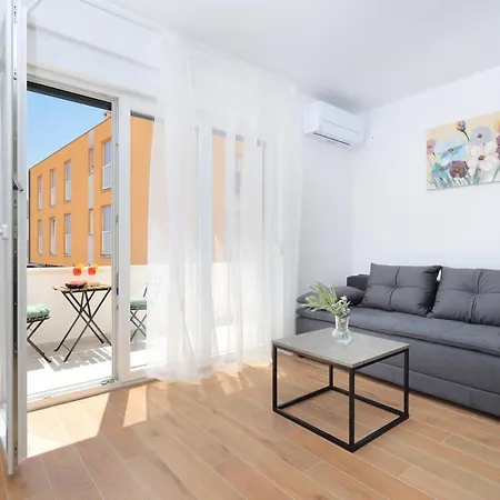 Bonaca With Terrace, Barbecue And Private Parking *