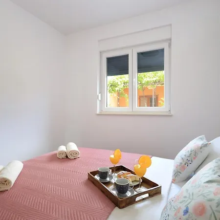 Apartamento Bonaca With Terrace, Barbecue And Private Parking Kaštela