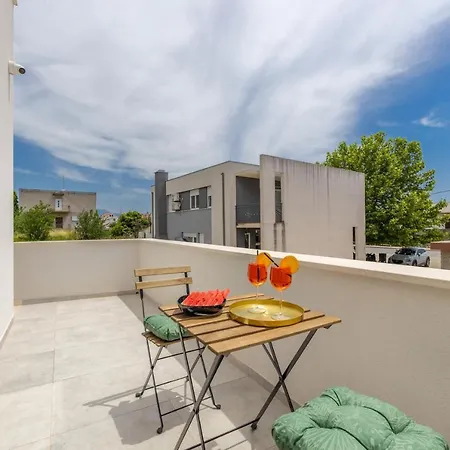 Bonaca With Terrace, Barbecue And Private Parking