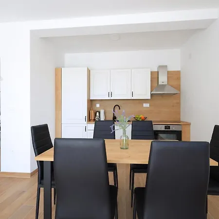 Bonaca With Terrace, Barbecue And Private Parking *