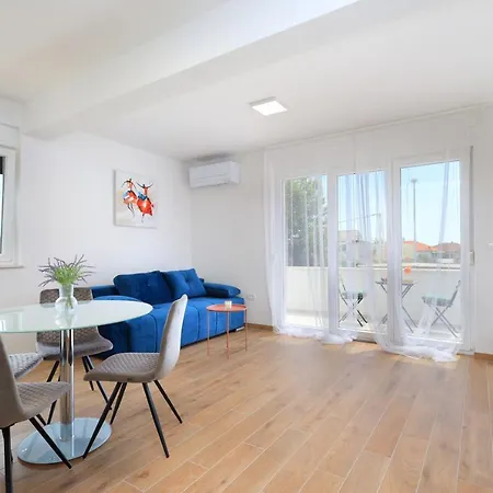 Bonaca With Terrace, Barbecue And Private Parking *