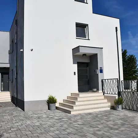 Bonaca With Terrace, Barbecue And Private Parking Apartmán *