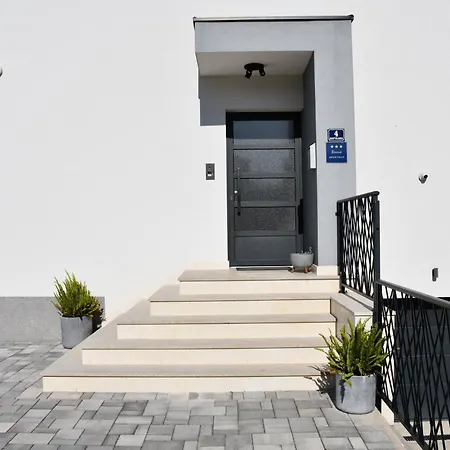 Apartmán Bonaca With Terrace, Barbecue And Private Parking Kaštela