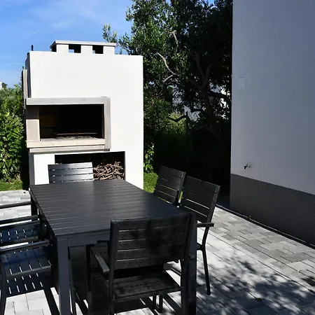 Bonaca With Terrace, Barbecue And Private Parking