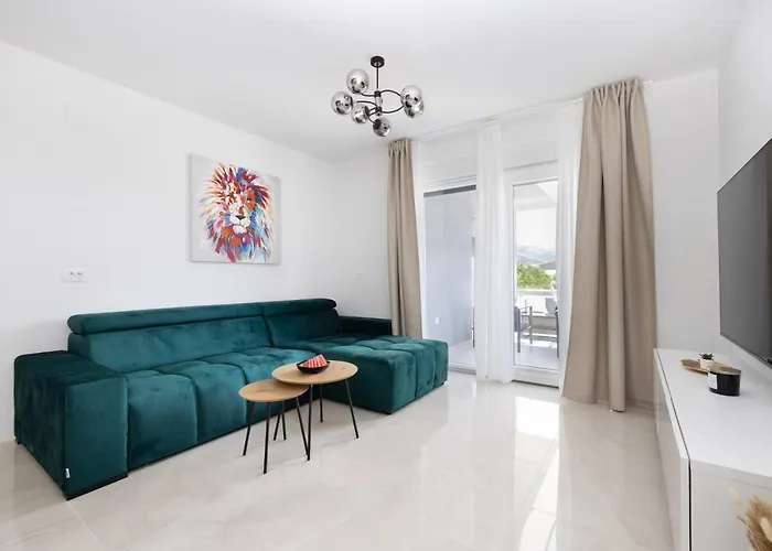 Bonaca With Terrace, Barbecue And Private Parking Apartmán Kaštela