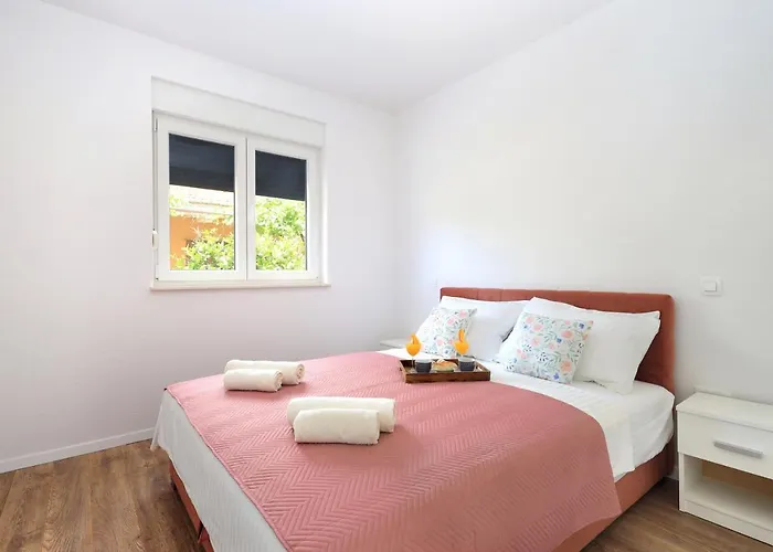 Bonaca With Terrace, Barbecue And Private Parking