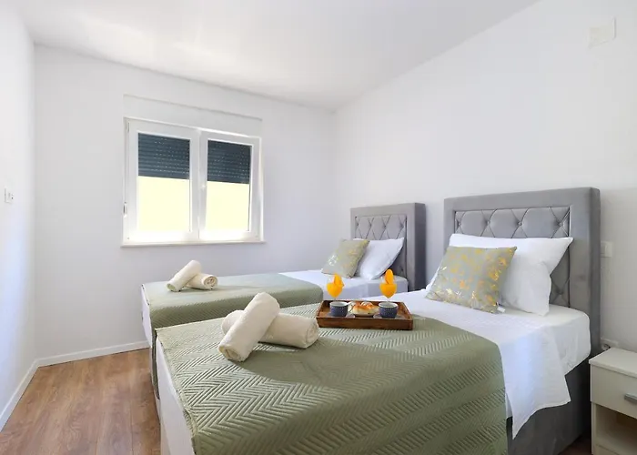 Bonaca With Terrace, Barbecue And Private Parking Apartmán Kaštela