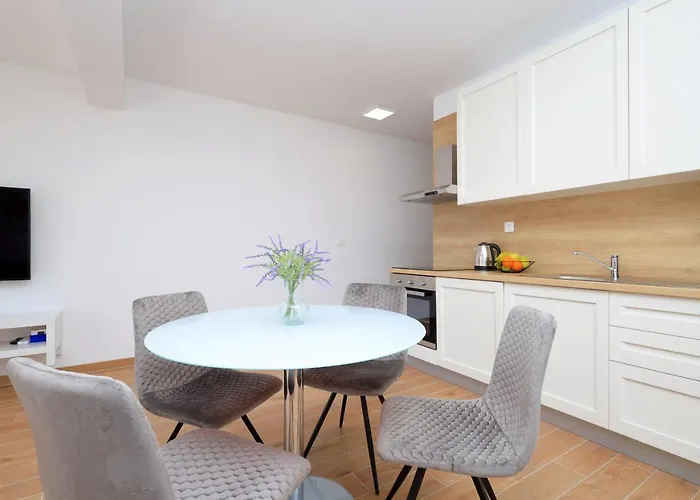 Bonaca With Terrace, Barbecue And Private Parking