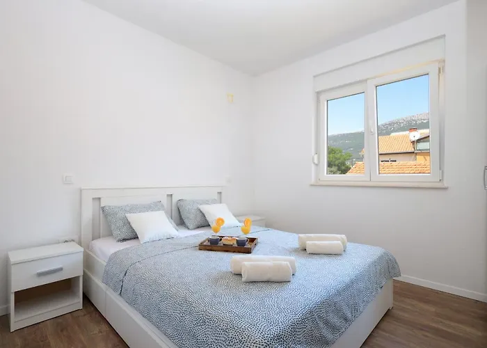 Bonaca With Terrace, Barbecue And Private Parking Kaštela