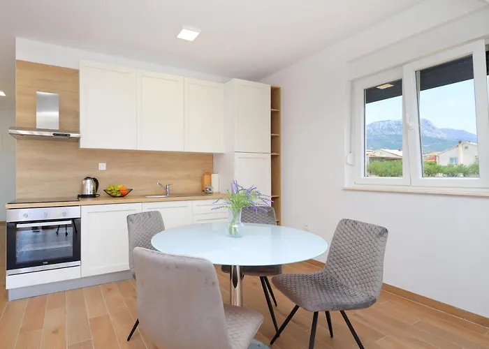 Bonaca With Terrace, Barbecue And Private Parking Apartmán Kaštela