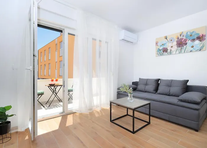 Bonaca With Terrace, Barbecue And Private Parking *