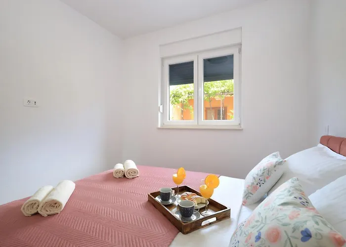 Apartmán Bonaca With Terrace, Barbecue And Private Parking Kaštela