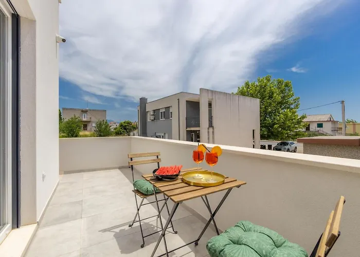 Bonaca With Terrace, Barbecue And Private Parking