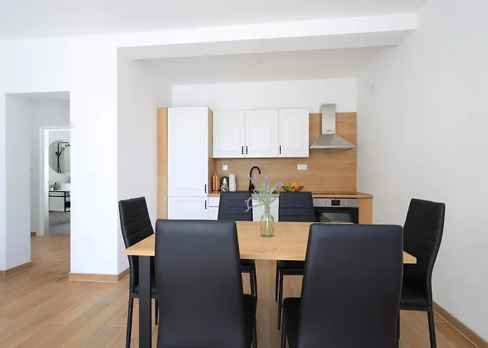 Bonaca With Terrace, Barbecue And Private Parking *