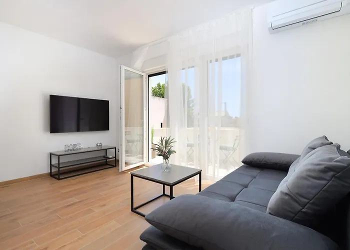 Bonaca With Terrace, Barbecue And Private Parking * Kaštela