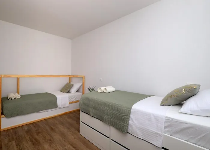 Bonaca With Terrace, Barbecue And Private Parking