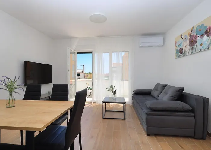 Bonaca With Terrace, Barbecue And Private Parking