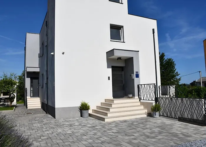 Bonaca With Terrace, Barbecue And Private Parking Apartmán *