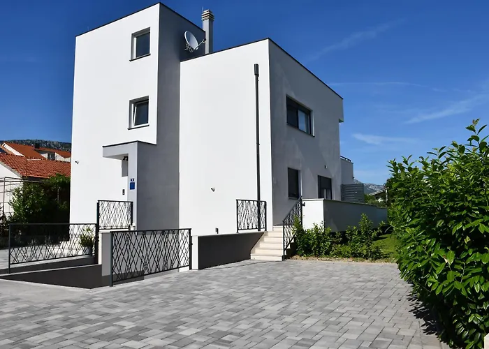 Bonaca With Terrace, Barbecue And Private Parking Apartmán Kaštela