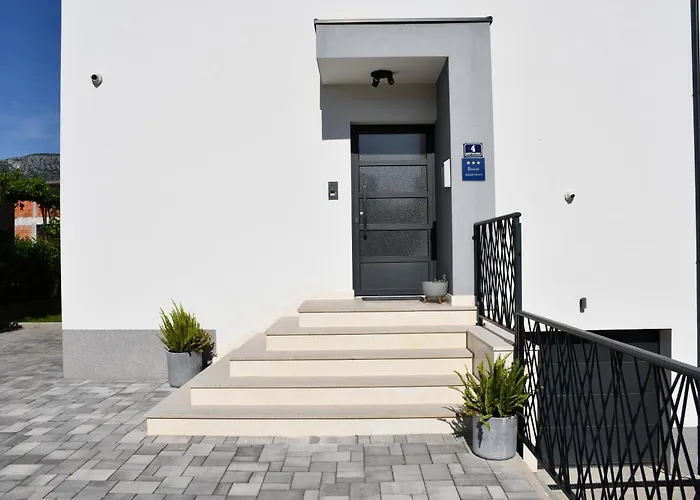 Apartmán Bonaca With Terrace, Barbecue And Private Parking Kaštela