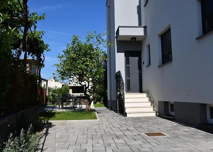 Bonaca With Terrace, Barbecue And Private Parking * Kaštela