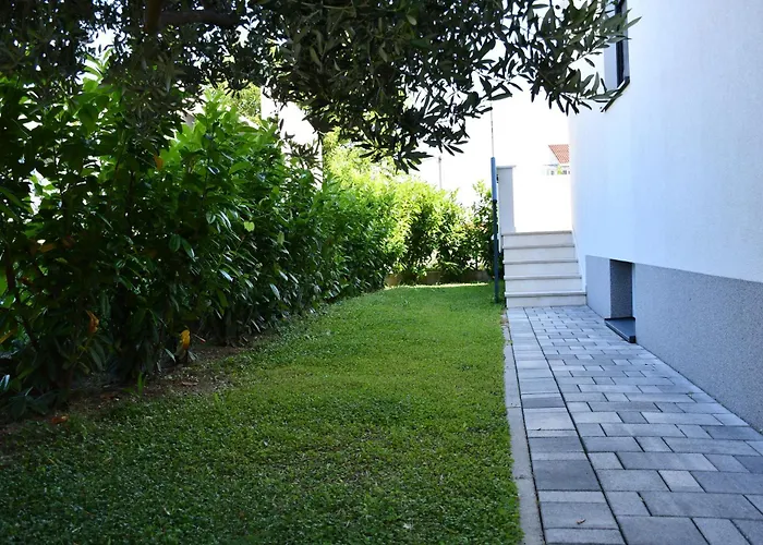 Bonaca With Terrace, Barbecue And Private Parking *